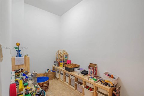 Casa en venta en Miami, Florida, 5 dormitorios, 444.82 m2 № 2049349 - foto 24