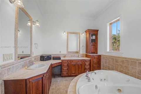 Casa en venta en Miami, Florida, 5 dormitorios, 444.82 m2 № 2049349 - foto 20