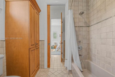 Casa en venta en Miami, Florida, 5 dormitorios, 444.82 m2 № 2049349 - foto 30