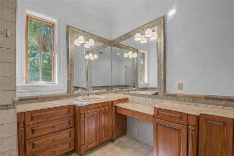 Casa en venta en Miami, Florida, 5 dormitorios, 444.82 m2 № 2049349 - foto 26