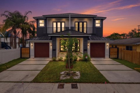 Touwnhouse à Fort Lauderdale, Floride 3 chambres, 252.97 m2 № 2268478