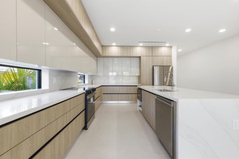 Adosado en venta en Fort Lauderdale, Florida, 3 dormitorios, 252.97 m2 № 2268478 - foto 12