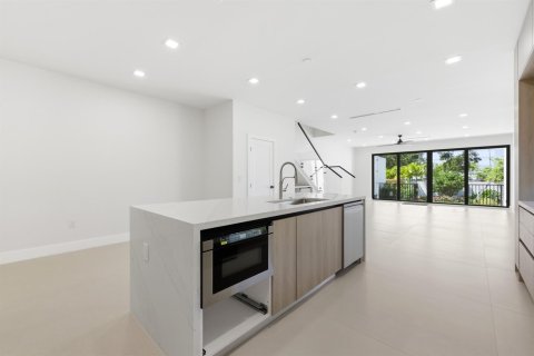 Adosado en venta en Fort Lauderdale, Florida, 3 dormitorios, 252.97 m2 № 2268478 - foto 13