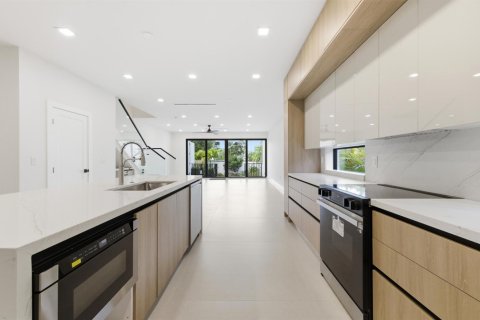 Adosado en venta en Fort Lauderdale, Florida, 3 dormitorios, 252.97 m2 № 2268478 - foto 14