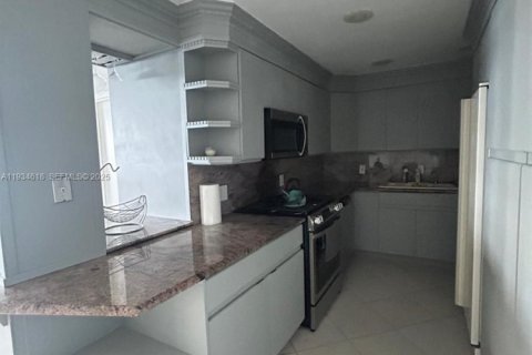 Condominio en alquiler en Hallandale Beach, Florida, 2 dormitorios, 102.19 m2 № 1993059 - foto 2