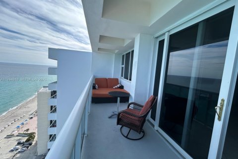 Condominio en alquiler en Hallandale Beach, Florida, 2 dormitorios, 102.19 m2 № 1993059 - foto 7