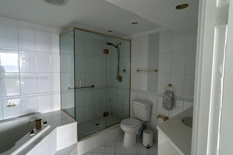 Condominio en alquiler en Hallandale Beach, Florida, 2 dormitorios, 102.19 m2 № 1993059 - foto 10