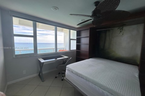 Condominio en alquiler en Hallandale Beach, Florida, 2 dormitorios, 102.19 m2 № 1993059 - foto 15