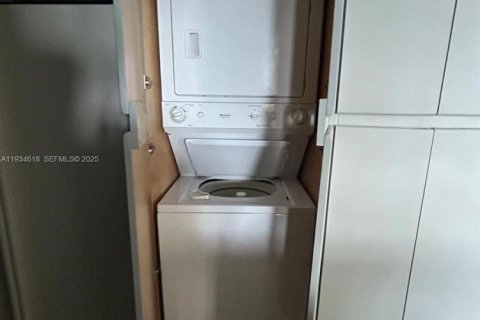 Condominio en alquiler en Hallandale Beach, Florida, 2 dormitorios, 102.19 m2 № 1993059 - foto 3