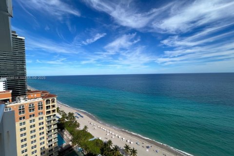 Condominio en alquiler en Hallandale Beach, Florida, 2 dormitorios, 102.19 m2 № 1993059 - foto 6