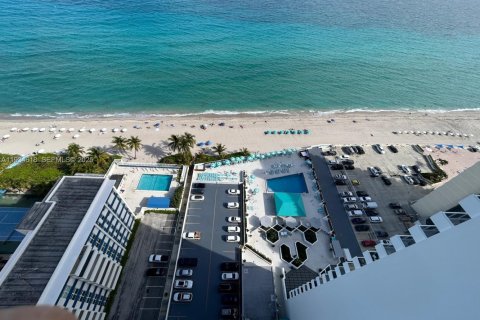 Condominio en alquiler en Hallandale Beach, Florida, 2 dormitorios, 102.19 m2 № 1993059 - foto 8