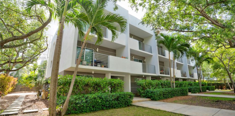 Townhouse in South Miami, Florida 3 bedrooms, 123.1 sq.m. № 2401279