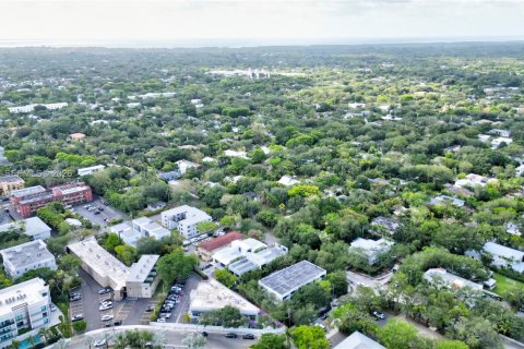 Townhouse in South Miami, Florida 3 bedrooms, 123.1 sq.m. № 2401279 - photo 30