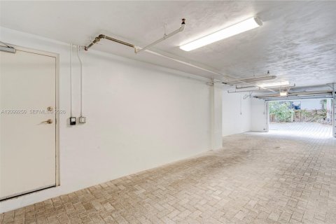 Townhouse in South Miami, Florida 3 bedrooms, 123.1 sq.m. № 2401279 - photo 21