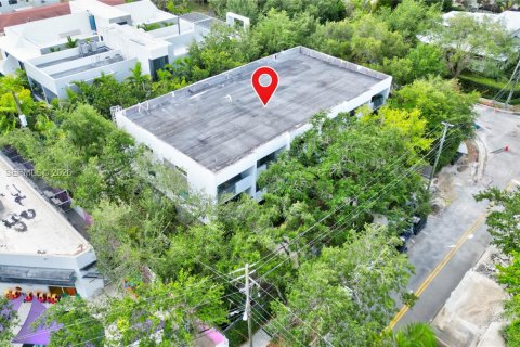 Townhouse in South Miami, Florida 3 bedrooms, 123.1 sq.m. № 2401279 - photo 27