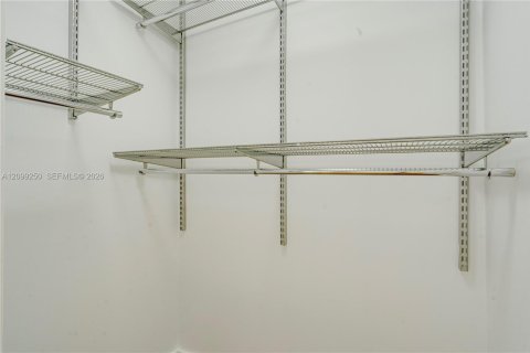 Townhouse in South Miami, Florida 3 bedrooms, 123.1 sq.m. № 2401279 - photo 6
