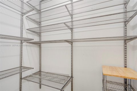 Townhouse in South Miami, Florida 3 bedrooms, 123.1 sq.m. № 2401279 - photo 5