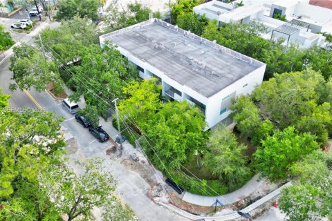 Townhouse in South Miami, Florida 3 bedrooms, 123.1 sq.m. № 2401279 - photo 28