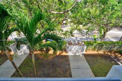 Townhouse in South Miami, Florida 3 bedrooms, 123.1 sq.m. № 2401279 - photo 24