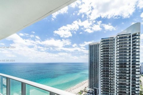Condo in Hollywood, Florida, 1 bedroom  № 1709129 - photo 17