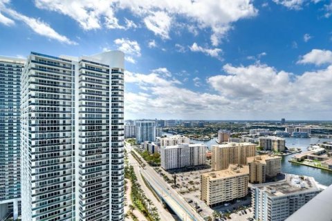 Condo in Hollywood, Florida, 1 bedroom  № 1709129 - photo 7