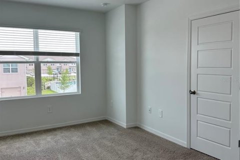 Townhouse in Davenport, Florida 3 bedrooms, 136.01 sq.m. № 2221673 - photo 4