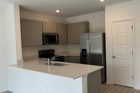 Townhouse in Davenport, Florida 3 bedrooms, 136.01 sq.m. № 2221673 - photo 2