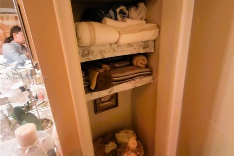Condo in Lauderhill, Florida, 1 bedroom  № 1713141 - photo 10