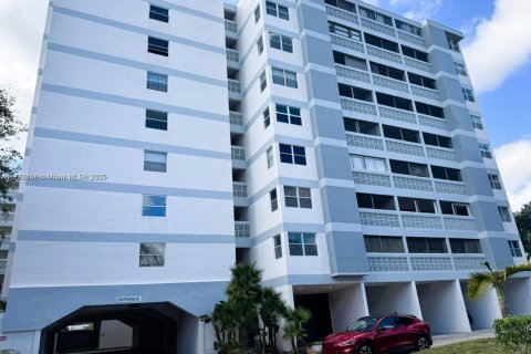 Condo in Lauderhill, Florida, 1 bedroom  № 1713141 - photo 1
