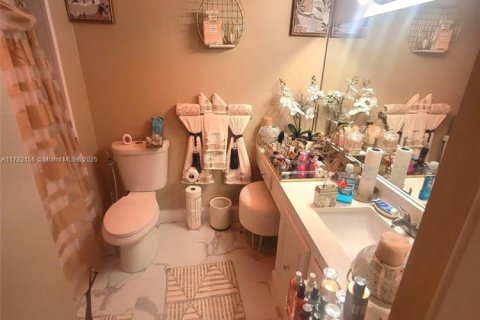 Condo in Lauderhill, Florida, 1 bedroom  № 1713141 - photo 9