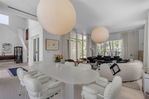 House in Key Biscayne, Florida 6 bedrooms, 347.18 sq.m. № 1871637 - photo 8