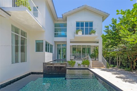 House in Key Biscayne, Florida 6 bedrooms, 347.18 sq.m. № 1871637 - photo 4