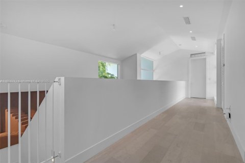 House in Key Biscayne, Florida 6 bedrooms, 347.18 sq.m. № 1871637 - photo 25