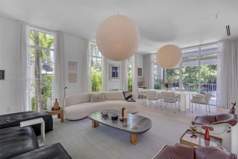 House in Key Biscayne, Florida 6 bedrooms, 347.18 sq.m. № 1871637 - photo 5