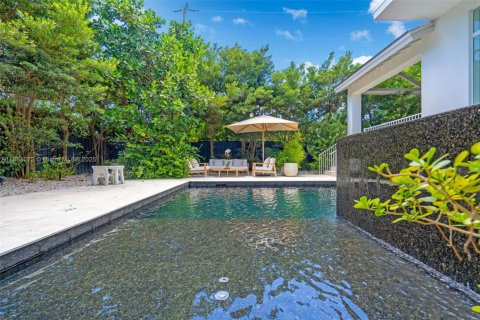 House in Key Biscayne, Florida 6 bedrooms, 347.18 sq.m. № 1871637 - photo 20