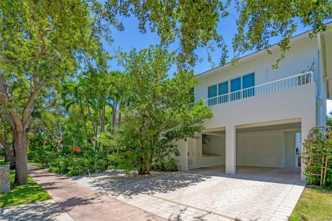 House in Key Biscayne, Florida 6 bedrooms, 347.18 sq.m. № 1871637 - photo 2
