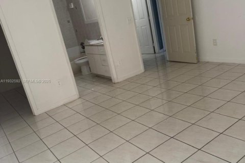 Снять в аренду кондоминиум в Хомстед, Флорида 2 спальни, 85.47м2, № 1991498 - фото 2