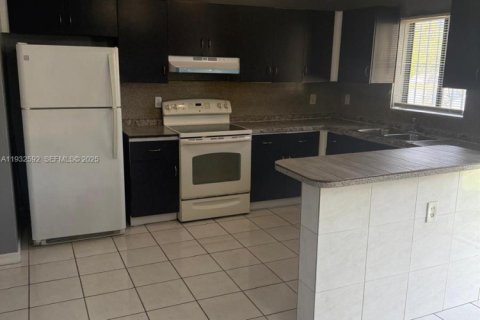 Снять в аренду кондоминиум в Хомстед, Флорида 2 спальни, 85.47м2, № 1991498 - фото 7