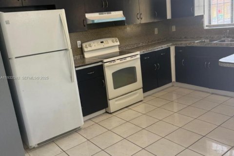 Снять в аренду кондоминиум в Хомстед, Флорида 2 спальни, 85.47м2, № 1991498 - фото 12