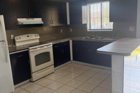Снять в аренду кондоминиум в Хомстед, Флорида 2 спальни, 85.47м2, № 1991498 - фото 11