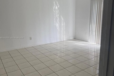 Снять в аренду кондоминиум в Хомстед, Флорида 2 спальни, 85.47м2, № 1991498 - фото 8