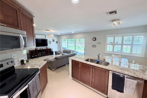 Casa en venta en Weston, Florida, 4 dormitorios, 261.24 m2 № 2257045 - foto 26