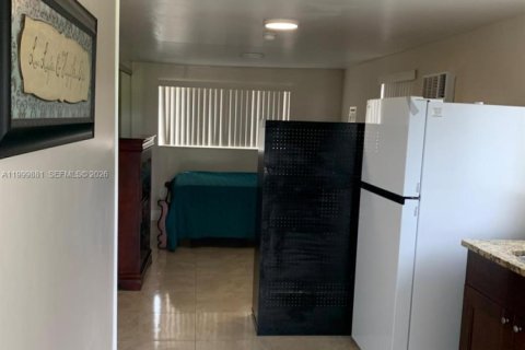 Appartement à louer à Miami, Floride: 128.48 m2 № 2065777 - photo 2