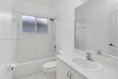 Casa en alquiler en Homestead, Florida, 4 dormitorios, 286.6 m2 № 1825707 - foto 12