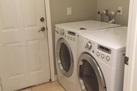 Casa en alquiler en Homestead, Florida, 4 dormitorios, 286.6 m2 № 1825707 - foto 7