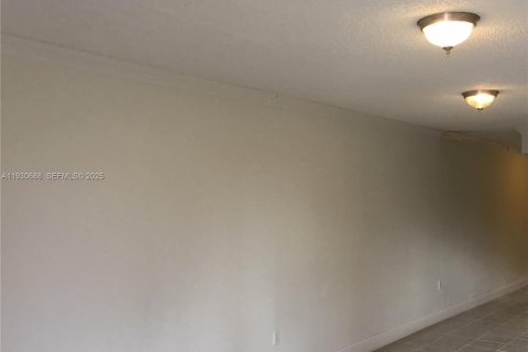 Condo in Doral, Florida, 2 bedrooms № 1989455 - photo 14
