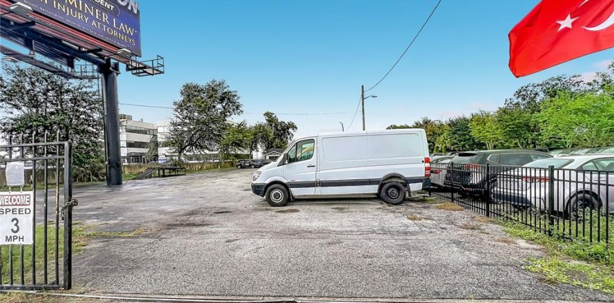 Commercial property in Orlando, Florida 183.85 sq.m. № 2426947