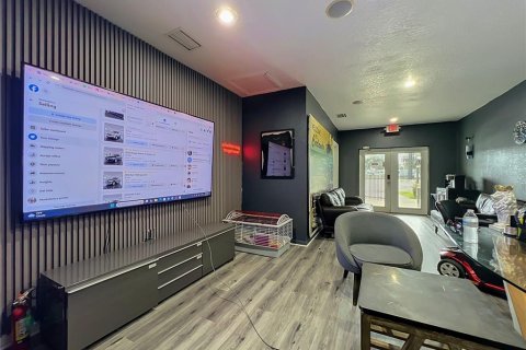Commercial property in Orlando, Florida 183.85 sq.m. № 2426947 - photo 12