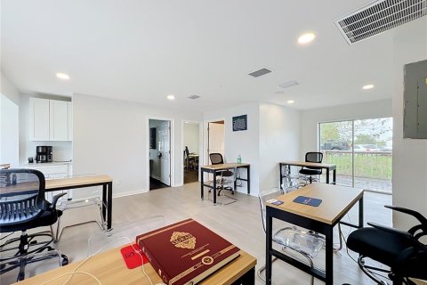 Commercial property in Orlando, Florida 183.85 sq.m. № 2426947 - photo 30