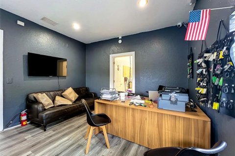 Commercial property in Orlando, Florida 183.85 sq.m. № 2426947 - photo 17